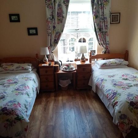 The Guest House Abergavenny Extérieur photo